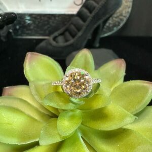Elegant 2CT Women's Elegant Engagement Ring